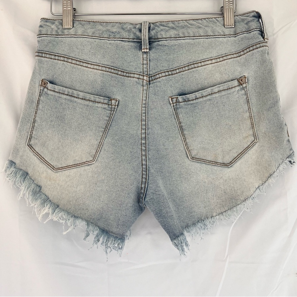 INC International Concepts Raw Hem Denim Cut Off Shorts, Light Wash, Size 6/28โโ - Picture 2 of 6